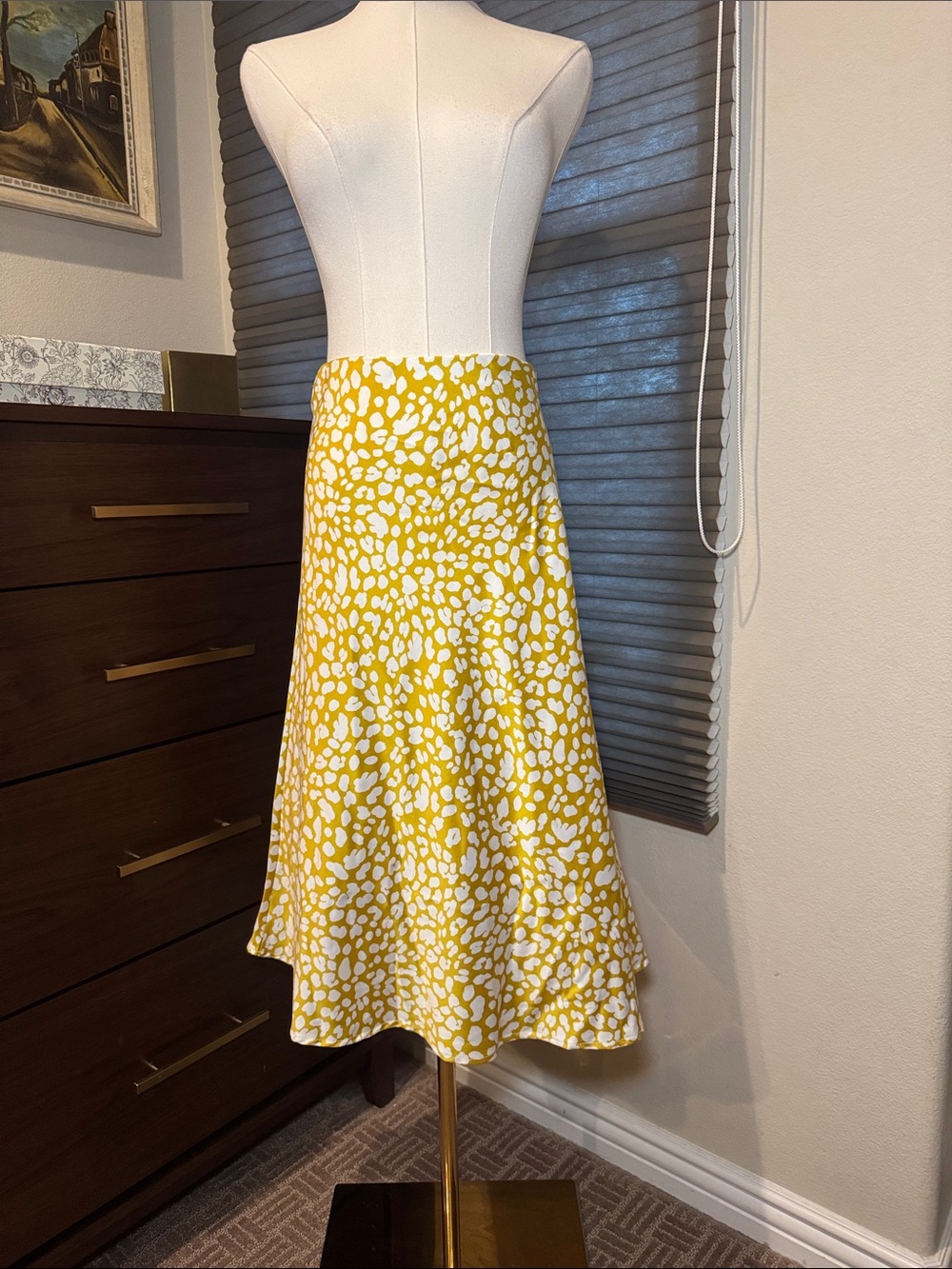 Ellison Mustard Yellow & White Satin Midi Skirt. Size Small